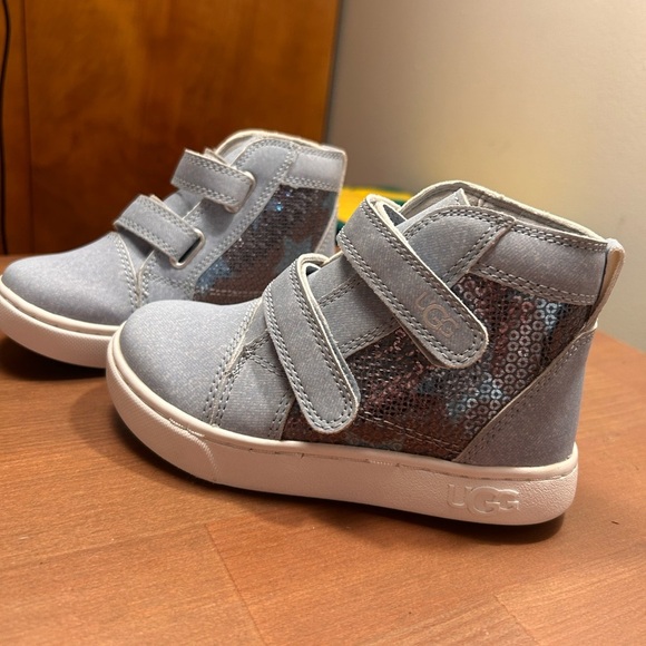 Brand new Ugg Velcro sneakers toddler 9 - Picture 4 of 7